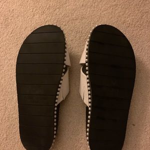 Kenneth Cole White pearl Slip on’s